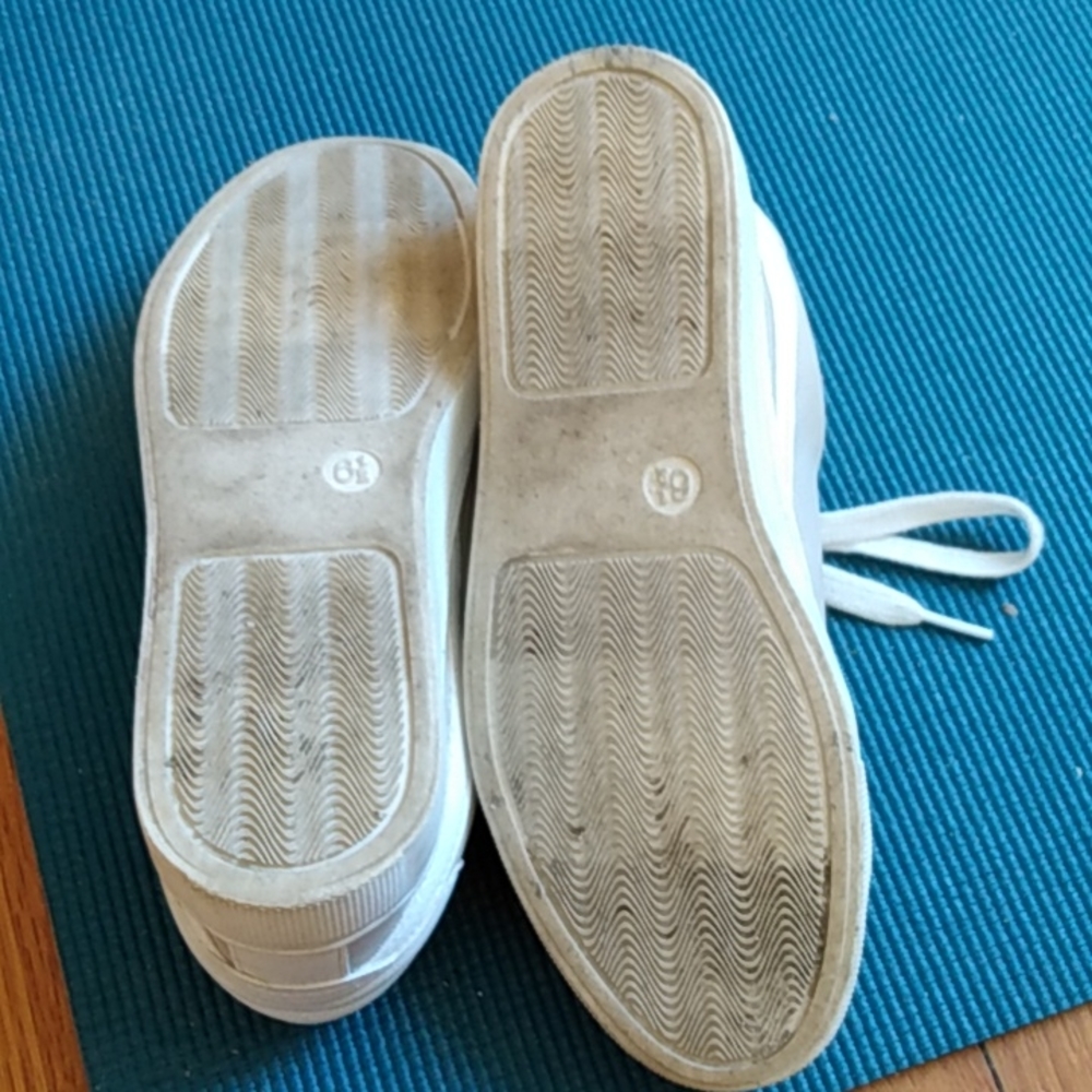 Universal Thread Sneakers - Picture 7 of 10